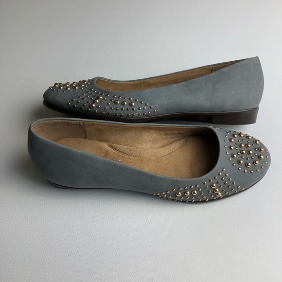 AEROSOLES BECXTREME Gray w/Gold rivets, Flats NWOT - Picture 7 of 8